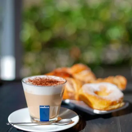 Lägenhet La Rupe E Il Giardino